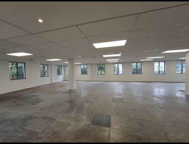 196M² OFFICE TO LET IN SANDHURST